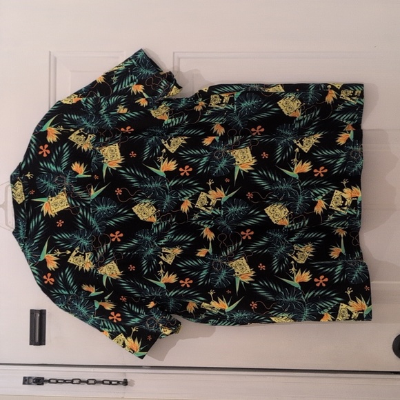 NWT Nickelodeon SpongeBob Black/Yellow/Green Button Down Hawaiian Shirt, XL - Picture 2 of 8